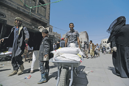 Гуманитарной помощи западных и арабских стран не хватает, чтобы спасти 7,5 млн йеменцев от голодной смерти. Фото Reuters