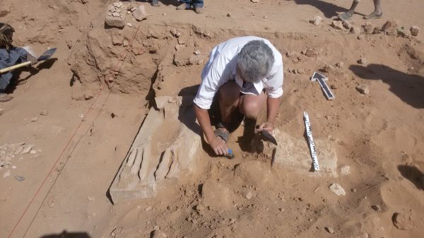 Во время экспедиции было найдено основание статуи сокола.Абу Эртейла 2017