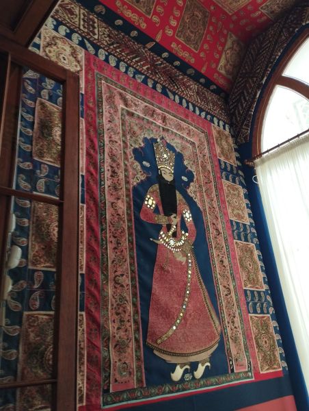 Фотография персидского ковра из Воронцовского дворца (Алупка) (осень, 2022)