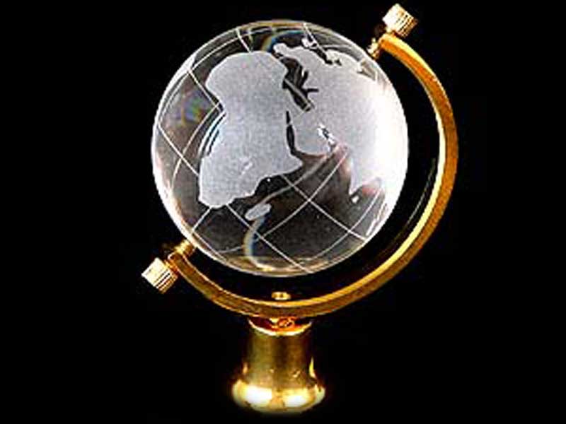 В октябре 2010 г. министр юстиции Шотландии г-н Кенни МакАскилл вручил награду «Хрустальный глобус» российскому индологу Васильевой Л.А.