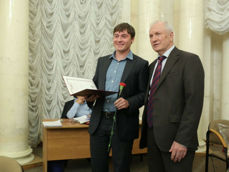 Прошло вручение медалей Российской академии наук с премиями для молодых ученых России за лучшие работы в 16 областях научного знания.