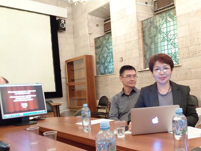 Участники конференции Н. Алтанцэцэг (Монголия, МонГУ), Б.У. Китинов (РУДН, Москва)
