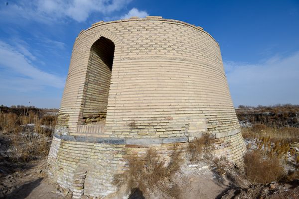 Куня-Ургенч. Остатки минарета, построенного при Мамуне II б. Мамуне.