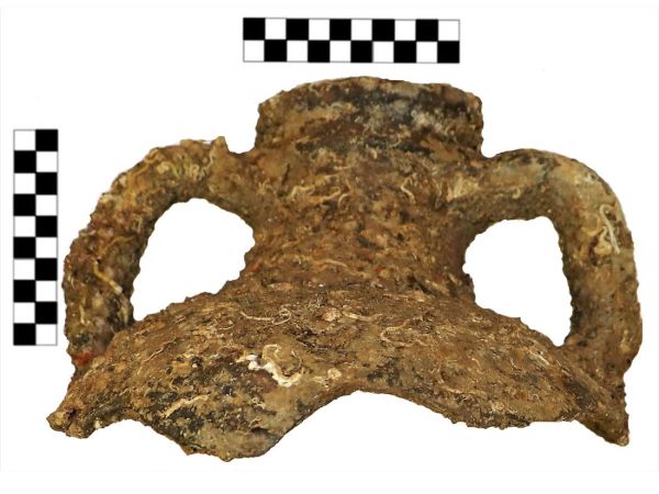 Фрагмент верхней части амфоры эллинистического периода. Обнаружен в районе устья реки Аль Хасайн
