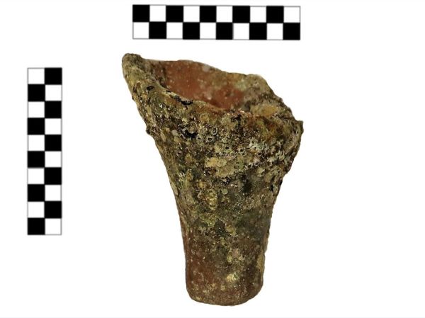 Фрагмент нижней части амфоры (античный период). Обнаружен на глубина 6 м. на юго-востоке острова Арвад